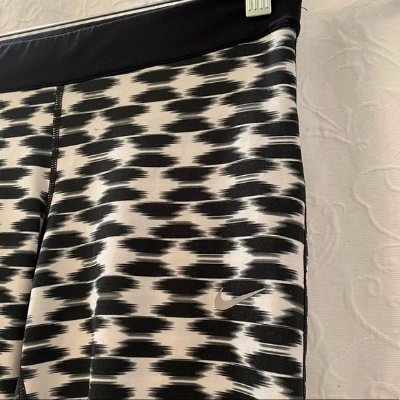 NWOT Nike Leggings - Picture 4 of 8